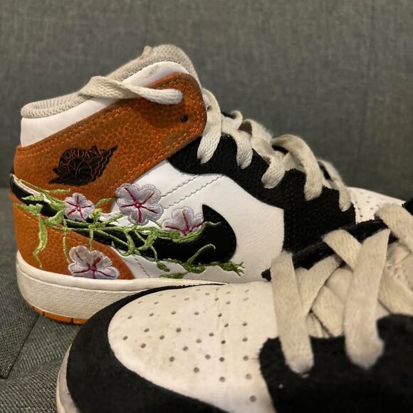 Nike Jordan 1 Mid SE Shoes Kids Size 4.5 - Picture 6 of 7